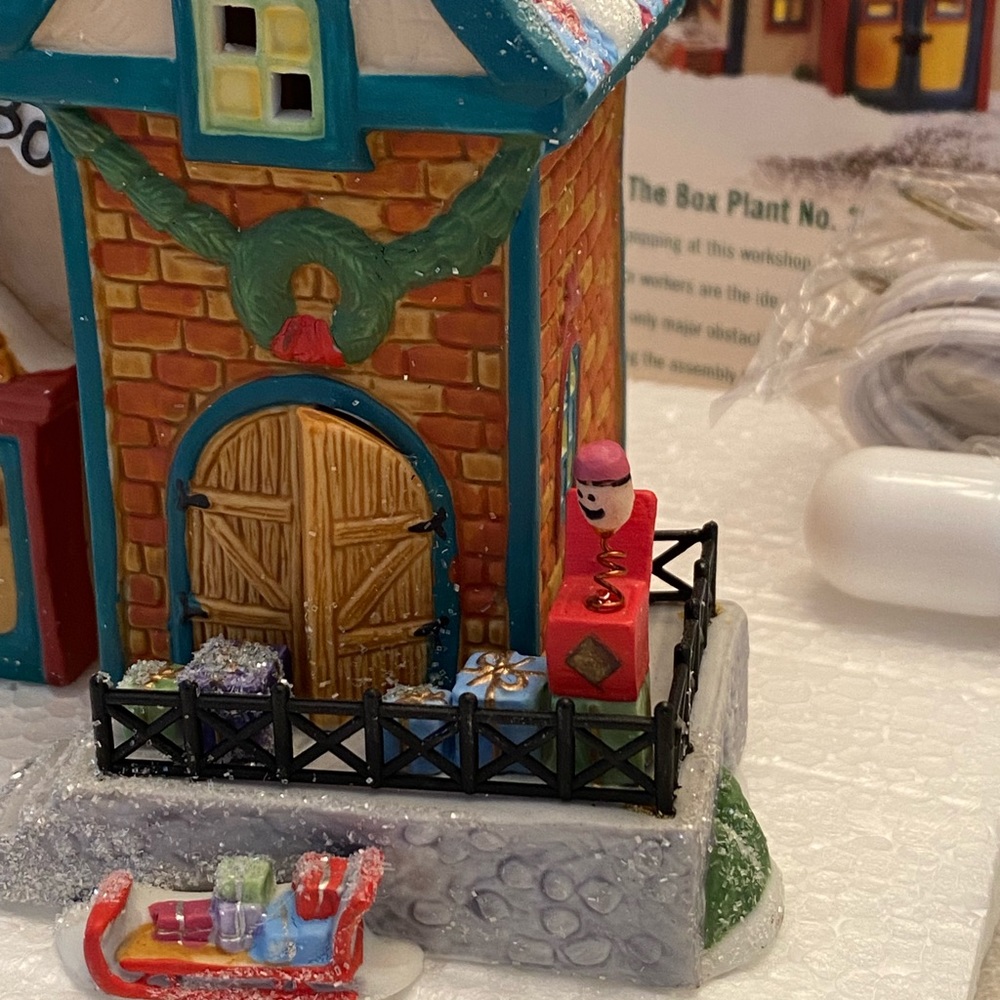 Dept 56 North Pole Series-  Jack in the Box Plant No.2 - with light(Tested) - Picture 8 of 12